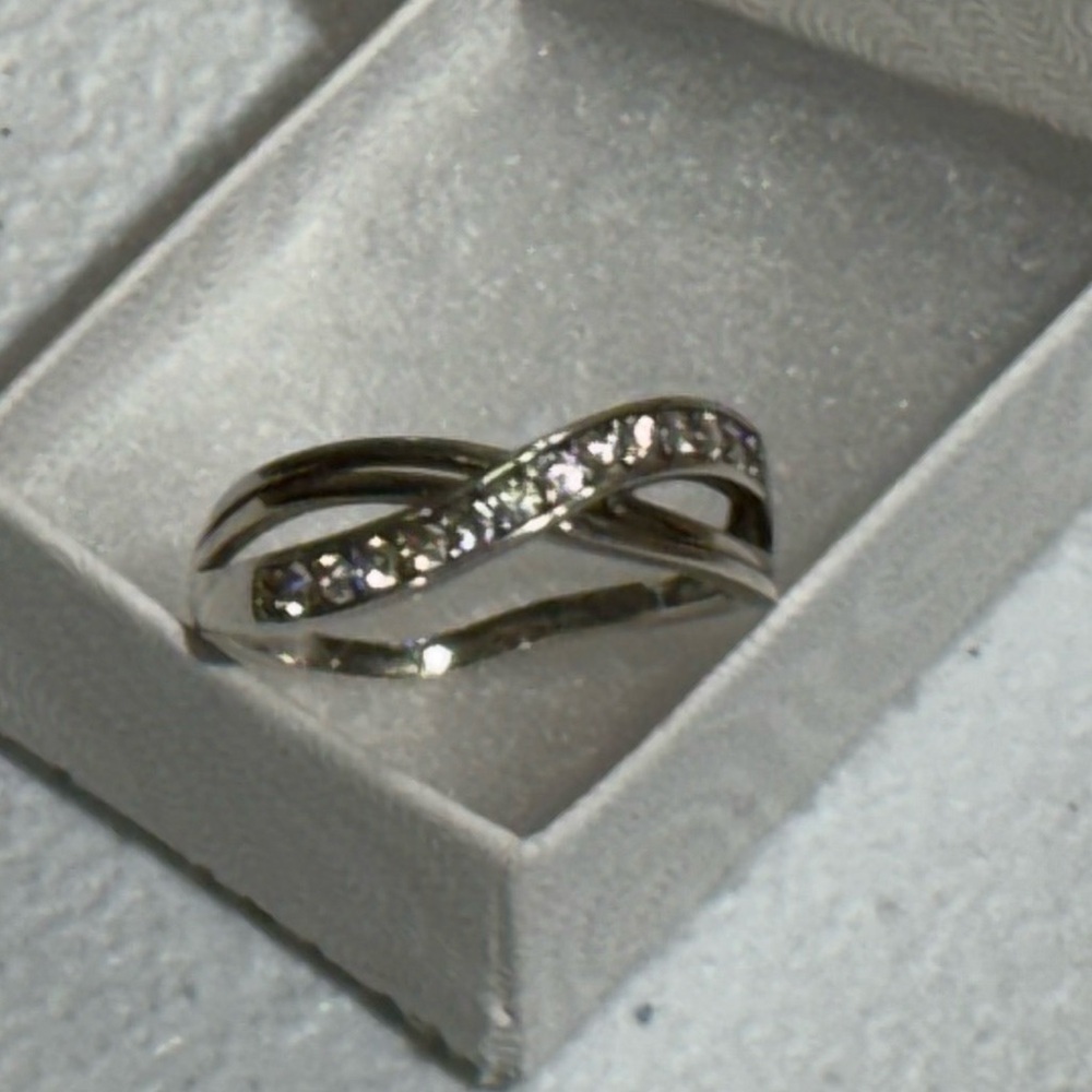 Crossover Silver Band Ring Size 9 Weight : 2.85 Gram